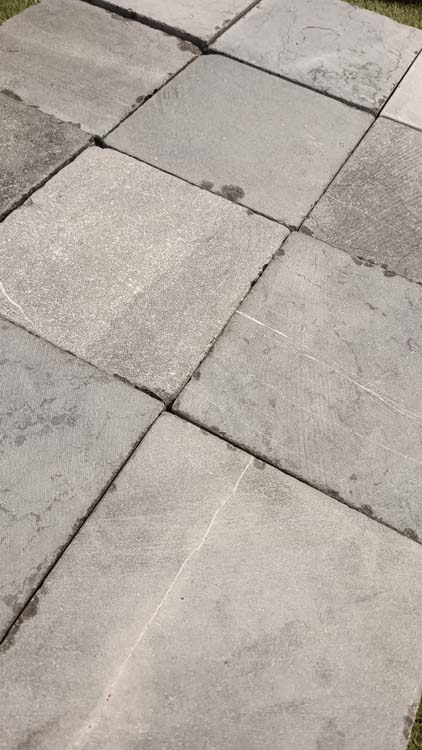 Pierre bleue Vietnam tambourinée 20x20x2cm