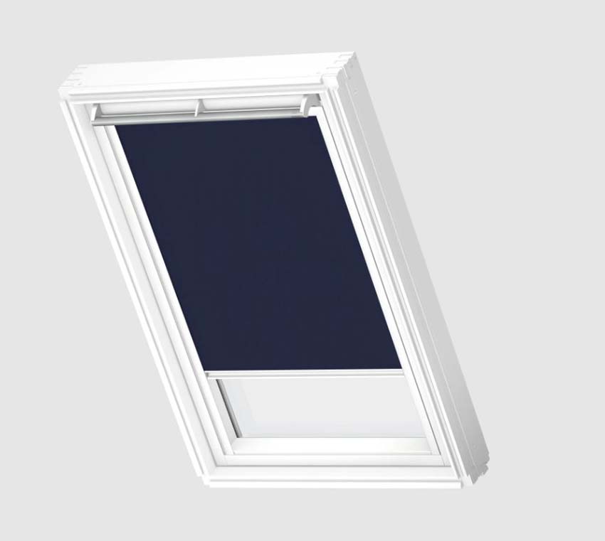 Store enrouleur Velux occultant à commande manuelle bleu foncé UK06 1100SWL