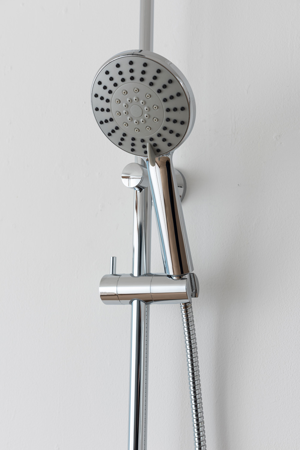 Colonne de douche Suki en applique sans robinet chromé