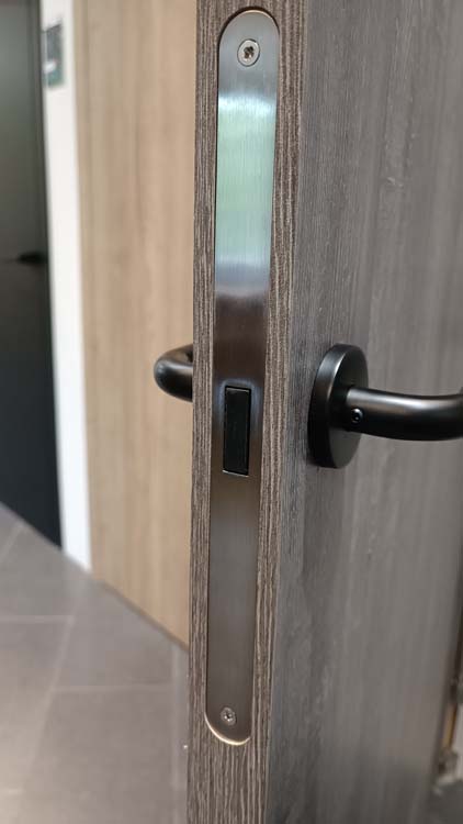 Porte intérieure complète Invisible Flat Mont-Ventoux 201,5x78cm aggloméré tubulaire gauche + châssis 30cm