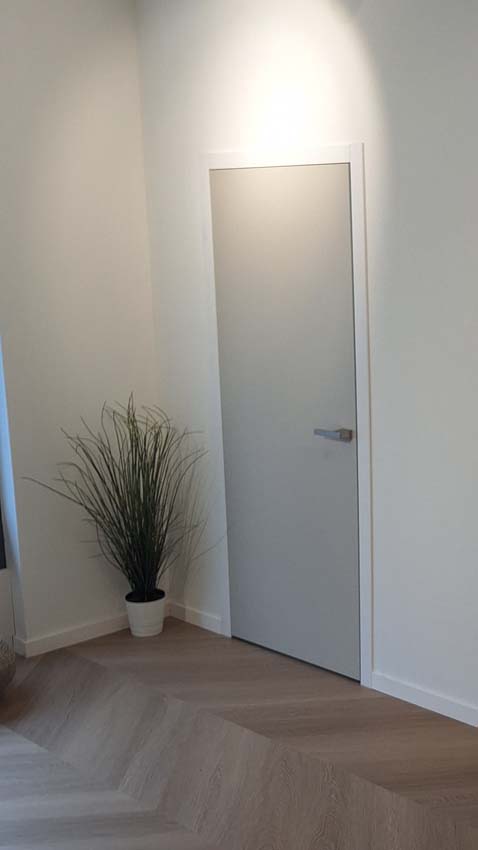 Complete binnendeur Invisible Flat Senso grijs 201,5x73cm tubespaan rechts + deurkast wit 30cm