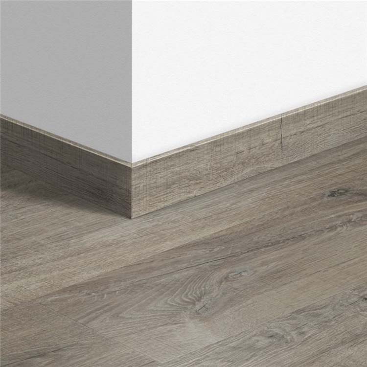 Plinthe Standard Quick-Step Chêne coton gris avec traits de scie 58 x 12 x 2400 mm