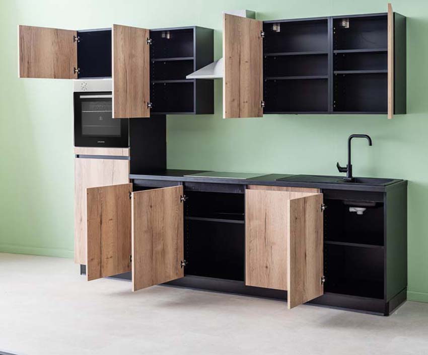 Cuisine Plenti noir/aspect bois 280 cm - plaque de cuisson vitrocéramique et hotte murale en inox - avec appareils