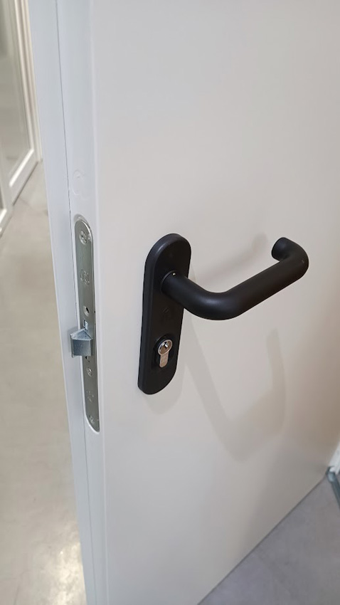 Technische stalen deur wit geïsoleerd 99x204,5cm omkeerbaar