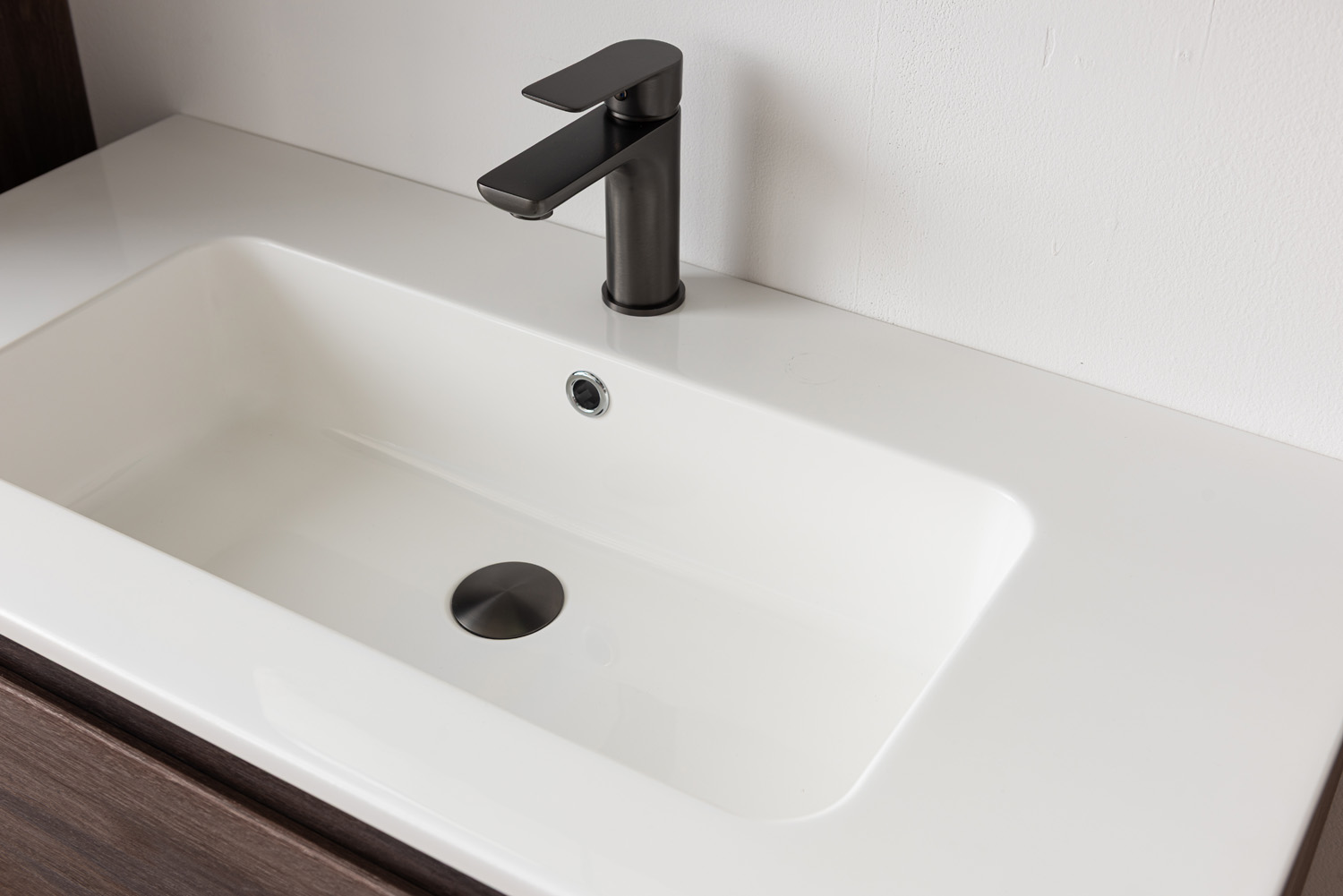 Badkamermeubel Tarik amber eik hangend met enkele wastafel glanzend wit 90cm