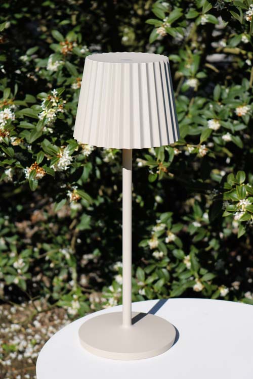 JUSTINE - Oplaadbare Tafellamp Buiten - Accu/Batterij - LED Dimb. - 1x2W 2700K - IP54 - Met draadloos oplaadstation - Beige