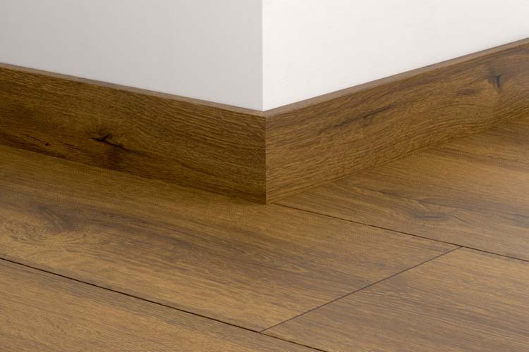 Standaardplint Quick-Step 58 x 12 x 2400 mm Eik cacaobruin