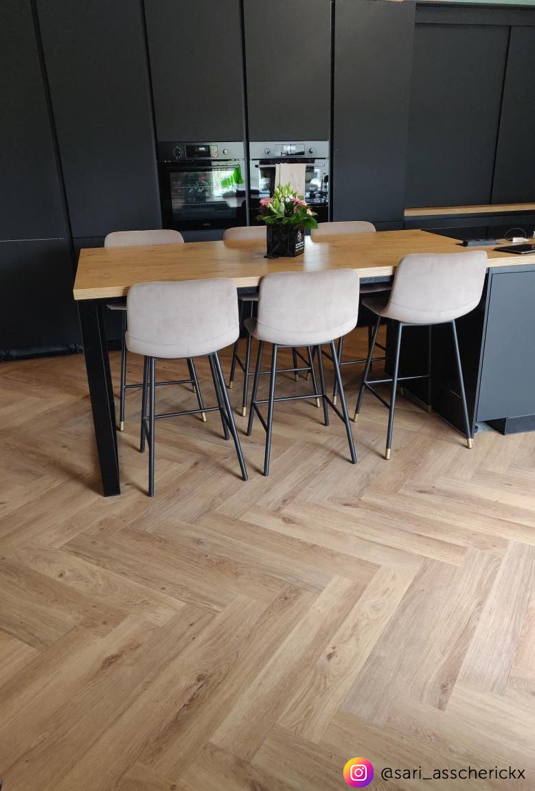 Vinyl vloer Floorify Anago 4,5mm visgraat honing eik 75x12,5cm Vinyl vloer Floorify Anago 4,5mm visgraat honing eik 75x12,5cm