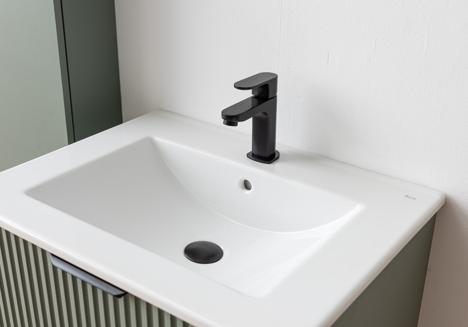 Badkamermeubel Raven saliegroen hangend met wastafel Raven wit glanzend 60cm