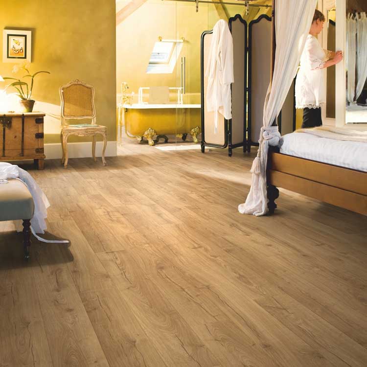 Stratifié Quick-Step Impressive 8mm chêne classique naturel 138x19cm