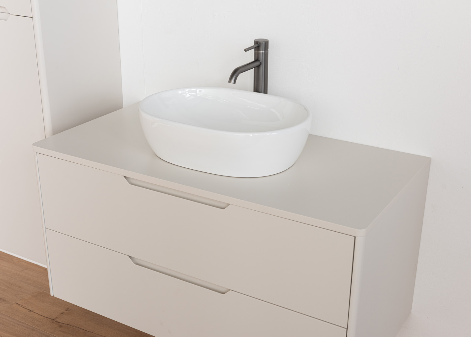 Badkamermeubel Billie beige met opbouwkom glanzend wit 100cm