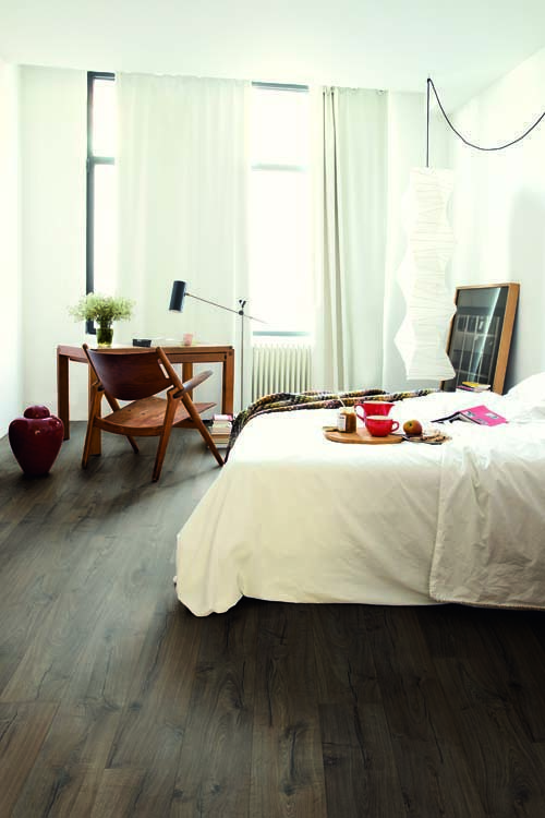 Stratifié Quick-Step Impressive Ultra 12mm chêne classique brun 138x19cm