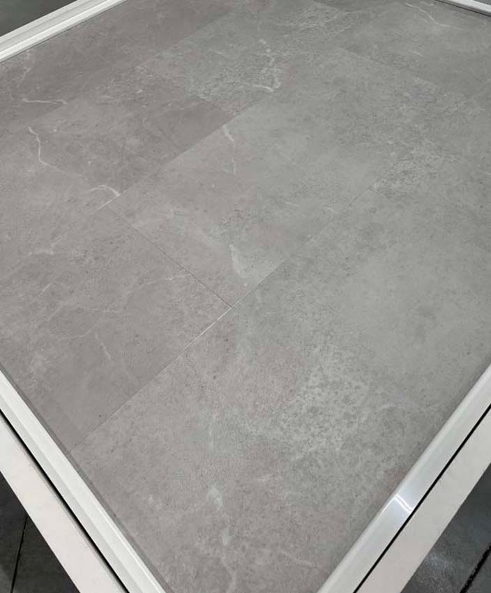 Vinyl vloer tegel 5mm grijs cow 61x30,5cm met ondervloer