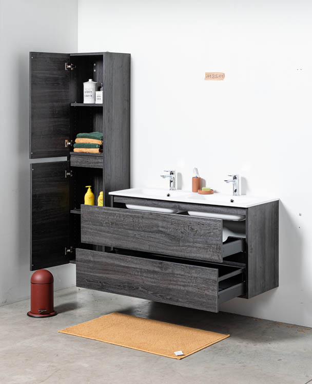 Meuble de salle de bains Dotan chêne foncé suspendu avec lavabo double en porcelaine blanc brillant 120cm