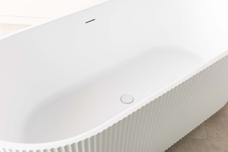 Vrijstaand bad Chloe mat wit geribbeld 170x80cm