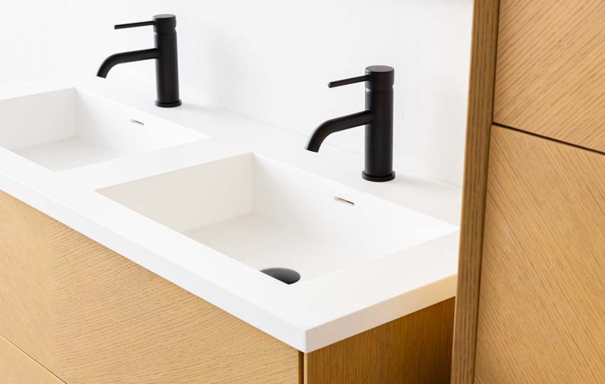 Meuble de salle de bains Waldorf chêne suspendu avec lavabo double en solid surface 120cm
