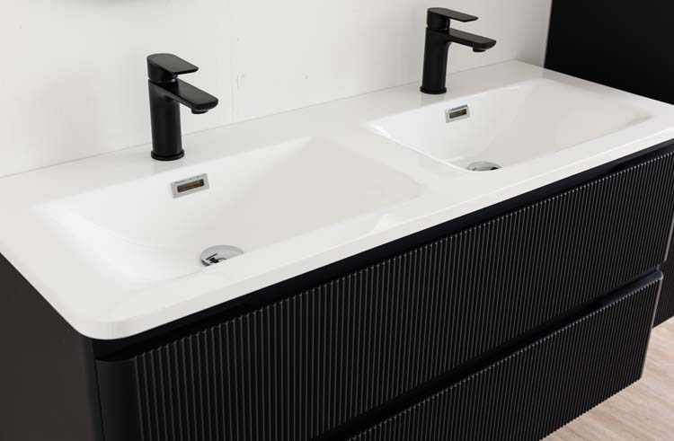 Badkamermeubel Julia mat zwart hangend met dubbele mineraal marmer wastafel glanzend wit 120cm