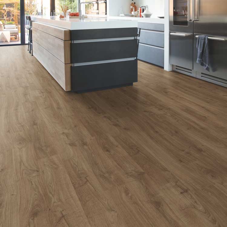 Stratifié Quick-Step Eligna 8mm chêne Newcastle brun 138x15,6cm