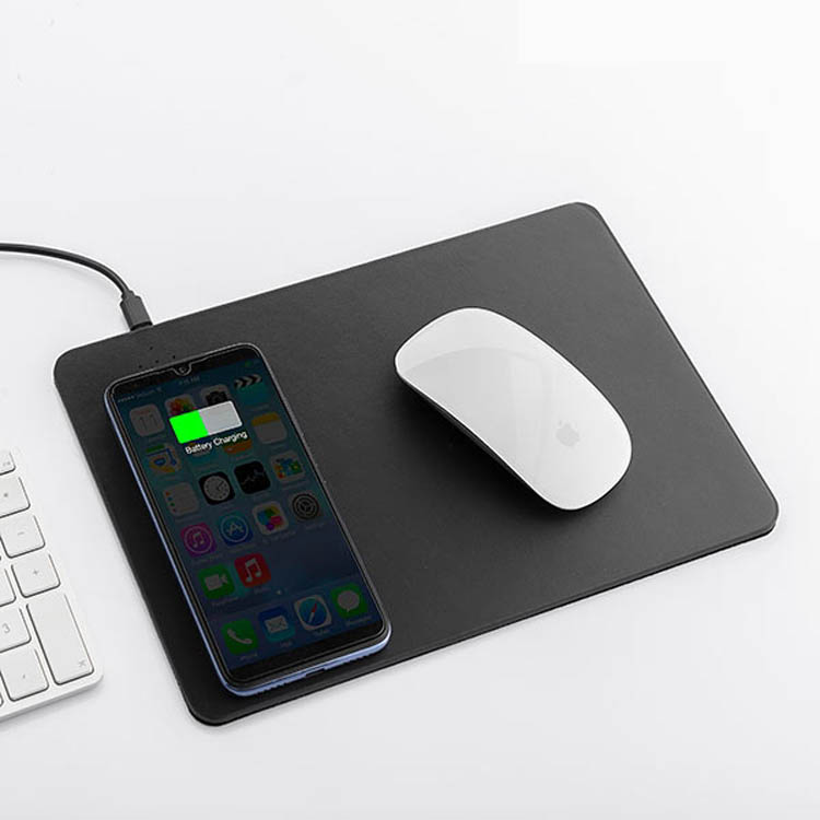 Tapis de souris aspect cuir noir avec chargeur sans fil