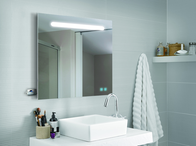 Miroir Lina rectangulaire LED + anti-buée noir + USB 70x80cm