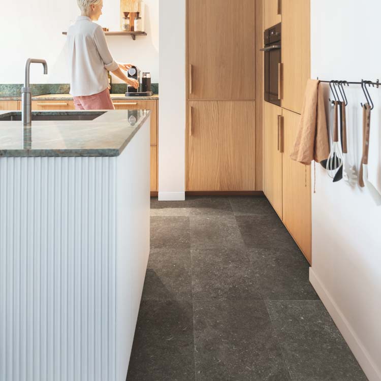 Stratifié Quick-Step Muse 8mm pierre bleue fumée 120x39,6cm