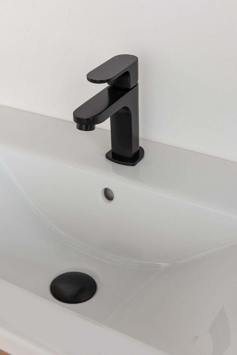 Badkamermeubel Raf honingeik hangend met enkele wastafel glanzend wit 60cm