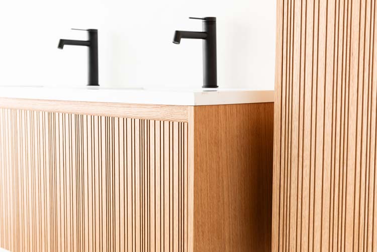Meuble de salle de bains Warren afromosia suspendu avec lavabo double blanc mat 120cm