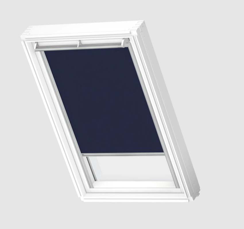 Store enrouleur Velux occultant à commande manuelle bleu foncé UK04 1100S