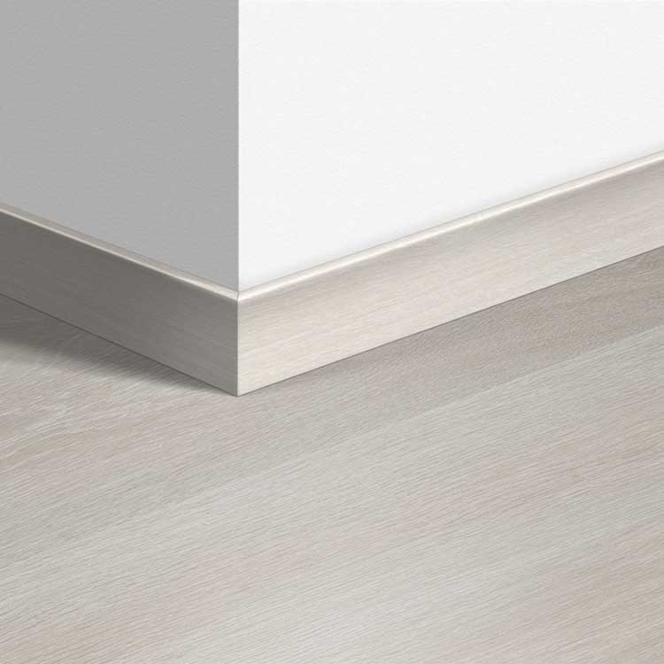 Standaardplint Quick-Step 58 x 12 x 2400 mm Engelse eik lichtgrijs