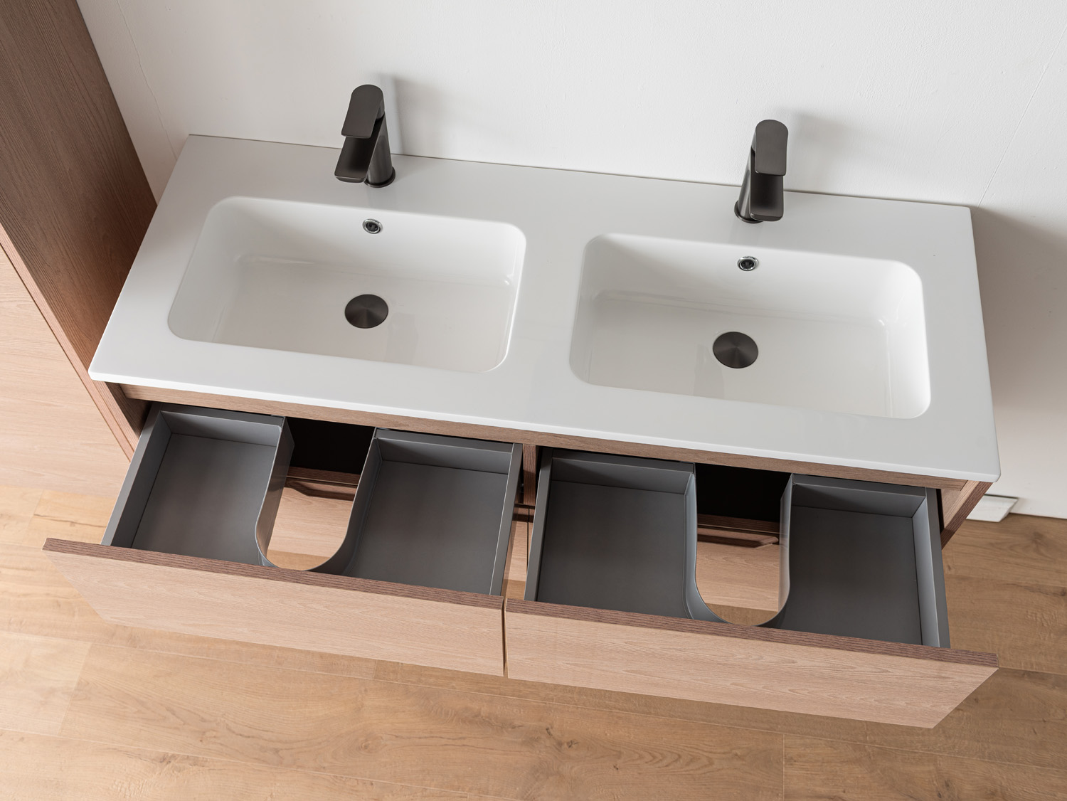 Meuble de salle de bains Tarik chêne Nordic suspendu avec double vasque blanc brillant 120cm
