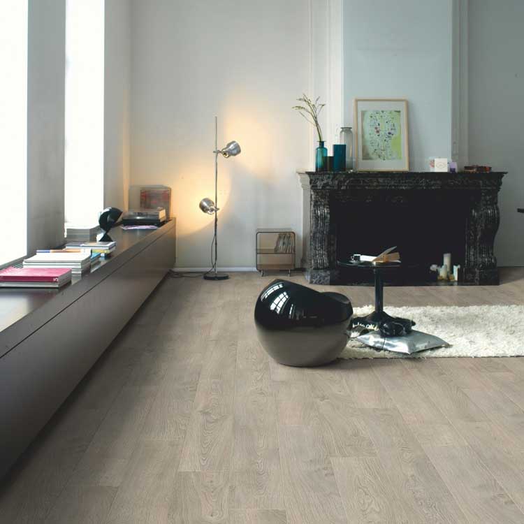 Stratifié Quick-Step Classic 8mm vieux chêne gris clair 120x19cm