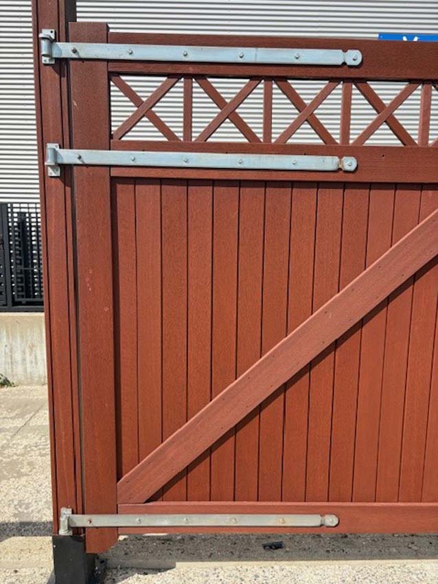 Double portail Bangkirai en bois 300x180cm avec treillis