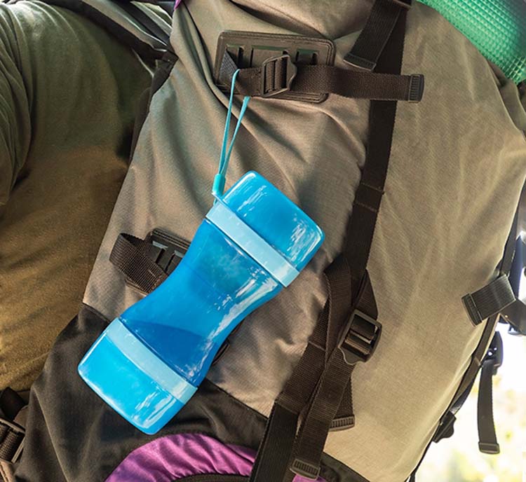 Bouteille avec distributeur d'eau et d'aliments pour animaux 2 en 1