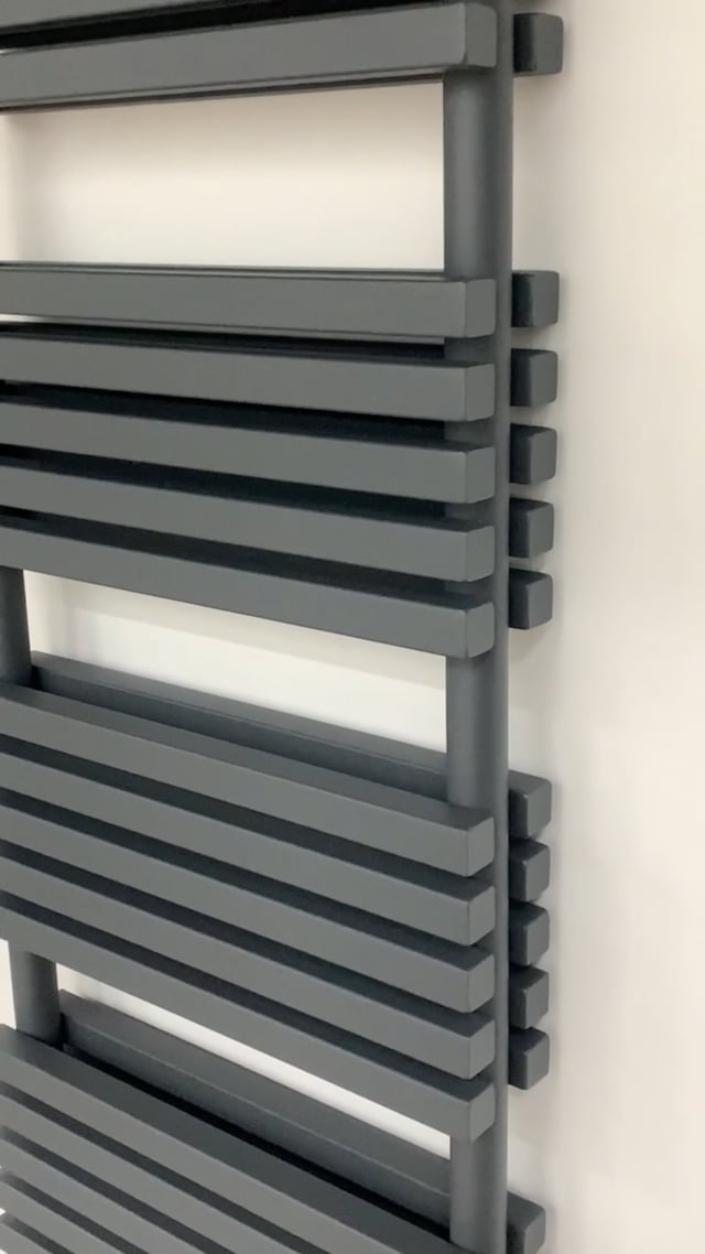 Handdoekradiator Dania 141 x 50 cm dubbel grijs 1391 watt Handdoekradiator Dania 141 x 50 cm dubbel grijs 1391 watt