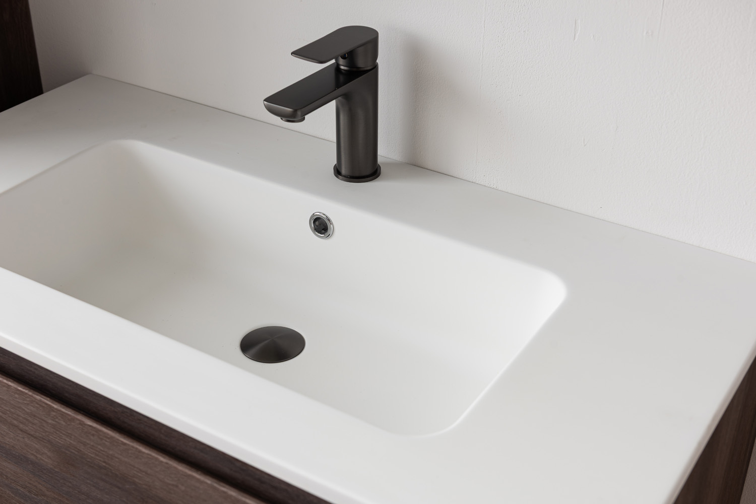 Badkamermeubel Tarik amber eik hangend met enkele wastafel mat wit 90cm