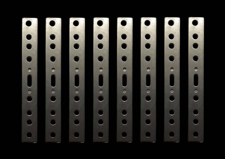 Accessoires 8 pattes(25x200x2mm) pour les fenêtres fix PVC