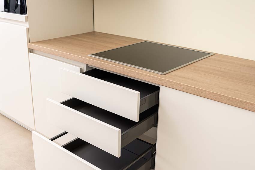 Cuisine Plenti 280 cm - four en haut - tiroirs - sans appareils - blanc/look de chêne