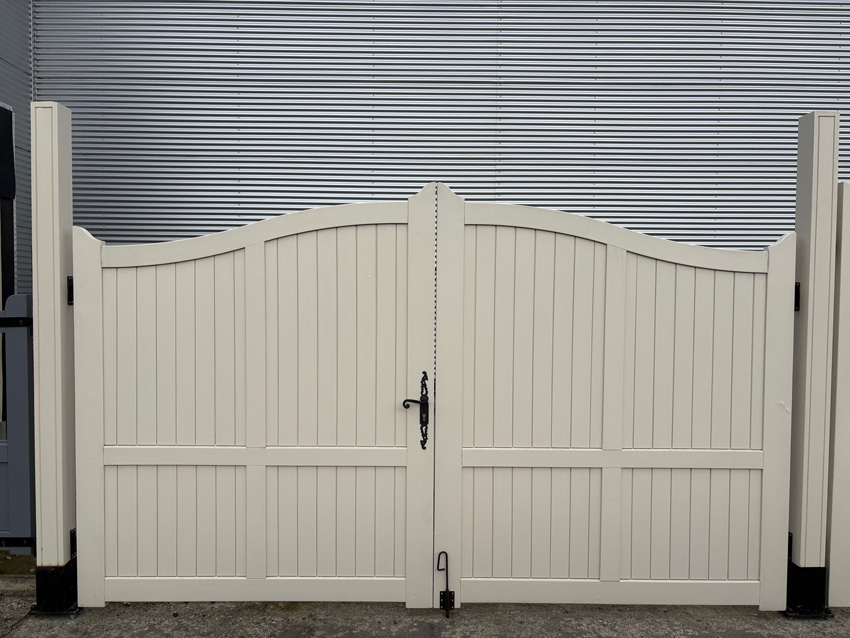 Dubbele poort Meranti gesloten 300x180cm