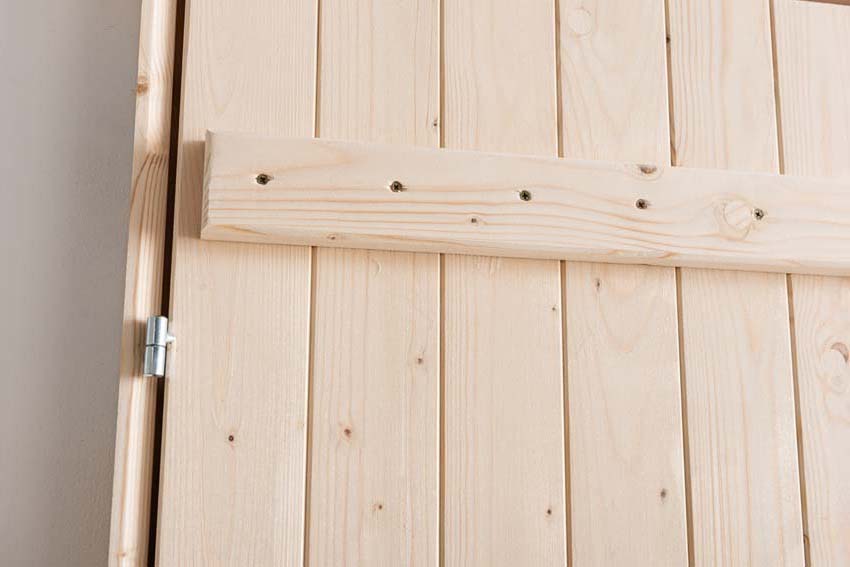 Houten buitendeur Codru 845x2060mm rechts duwend