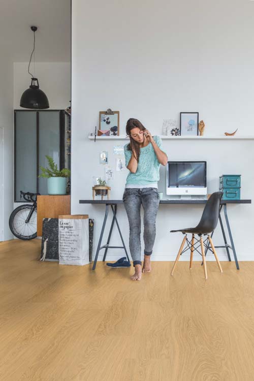 Sol vinyle Quick-Step Bloom planche 6mm chêne pur miel naturel 149,4x20,9cm avec sous-couche Sol vinyle Quick-Step Bloom planche 6mm chêne pur miel naturel 149,4x20,9cm avec sous-couche