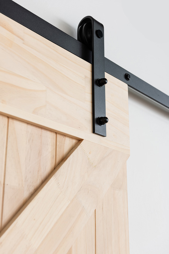 Porte coulissante simple complète Barn Tristan en pin 93x211,5cm + rail robuste noir