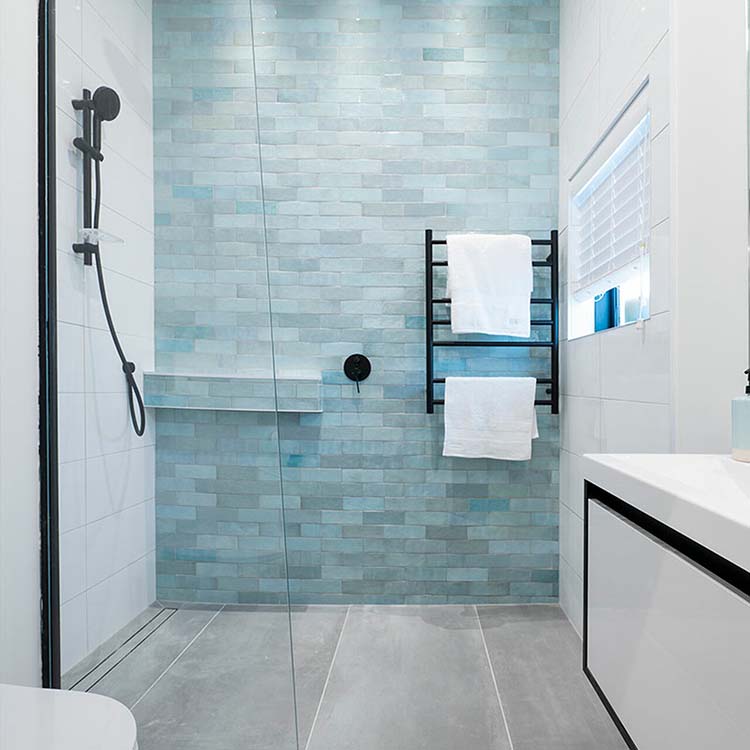 Carrelage mural Alisa bleu aqua brillant 6.5x20cm