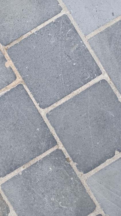 Pierre bleue Vietnam tambourinée 20x20x2cm