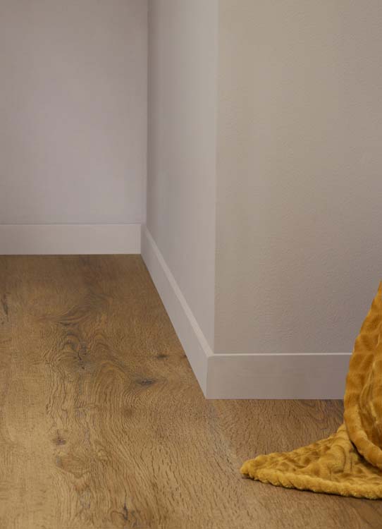 Plint MDF wit watervast h57xd10xl2400mm