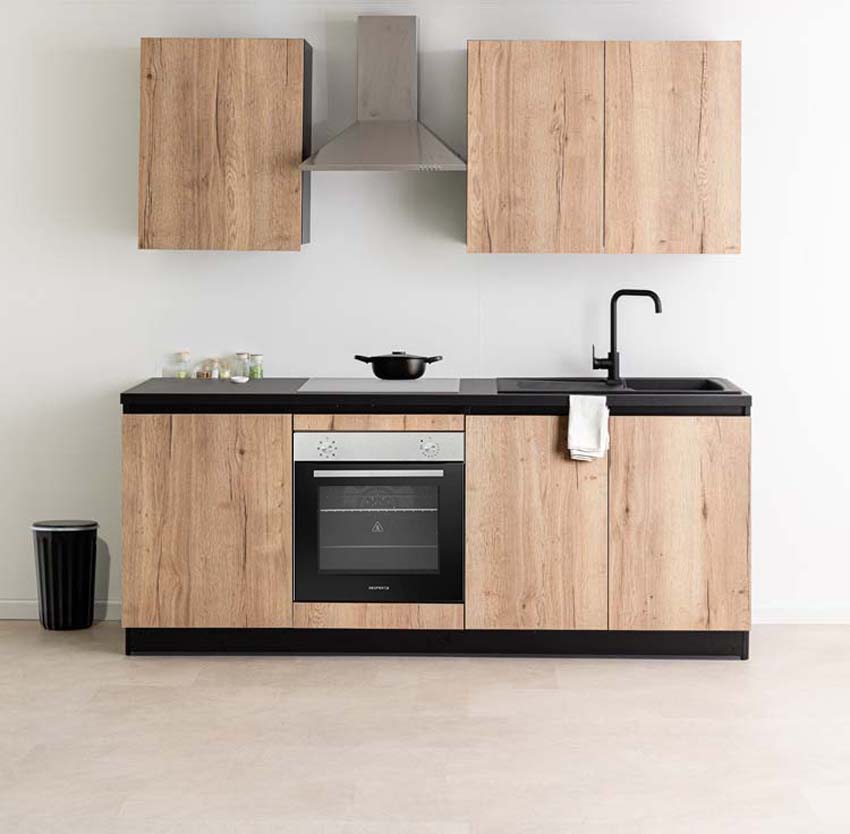 Cuisine Plenti noire/aspect bois 220cm - plaque de cuisson vitrocéramique et hotte murale en inox - avec appareils