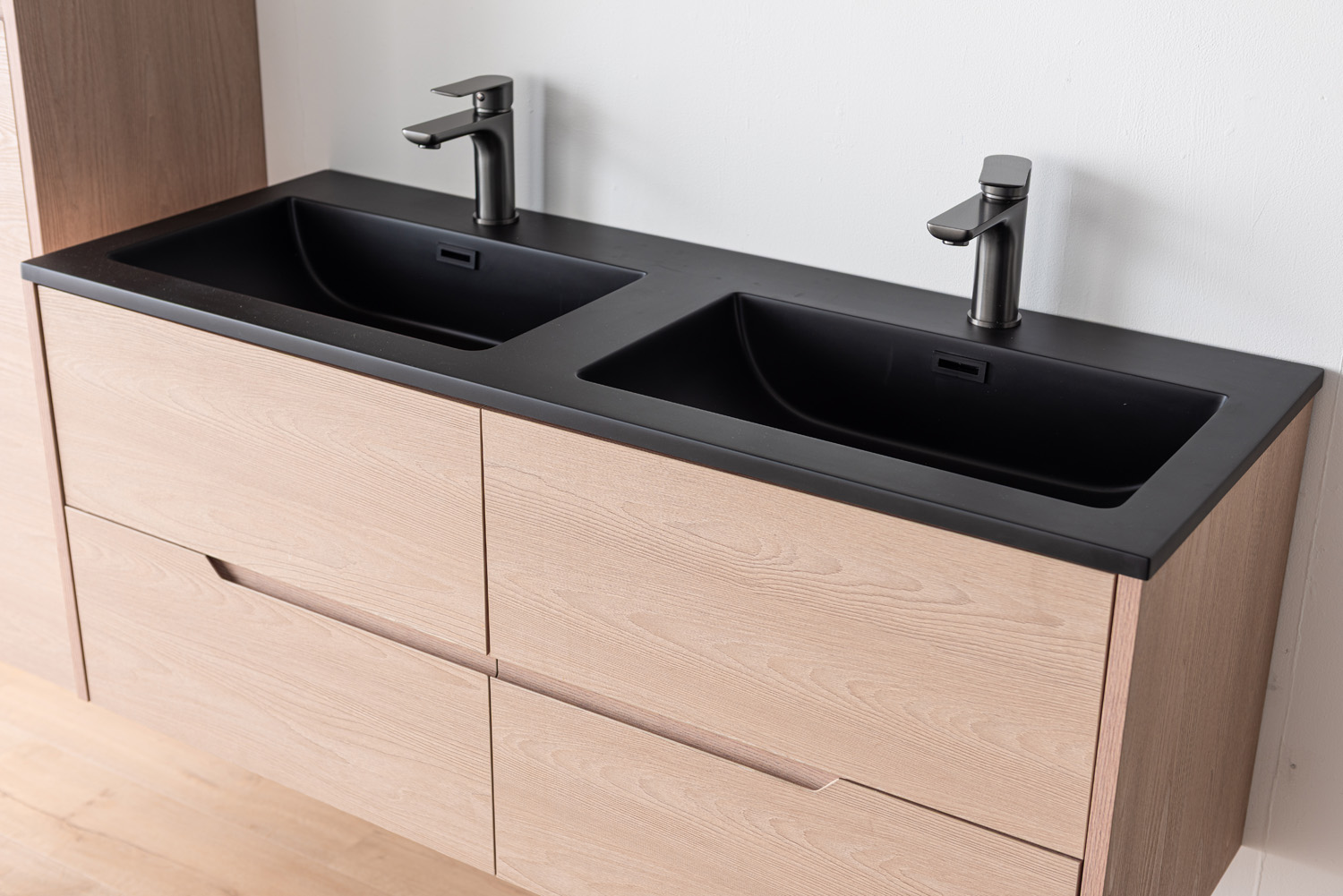 Meuble de salle de bains Tarik chêne Nordic suspendu avec double vasque noir mat 120cm