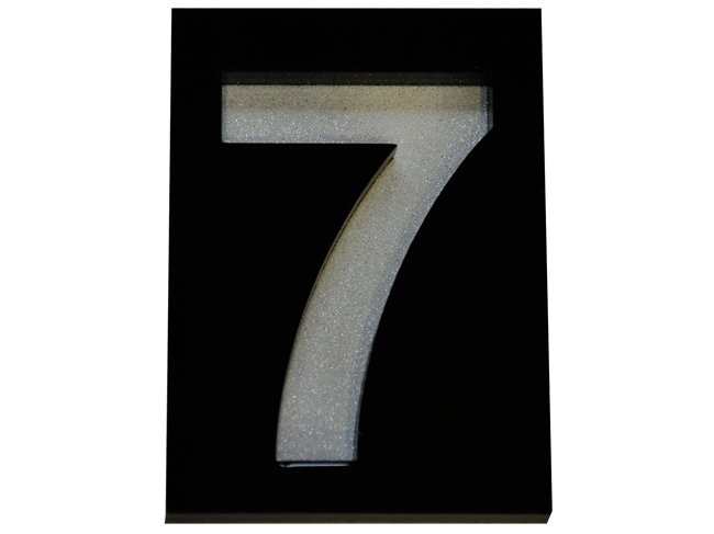 Chiffre 7 pvc noir a coller dans un cadre noir