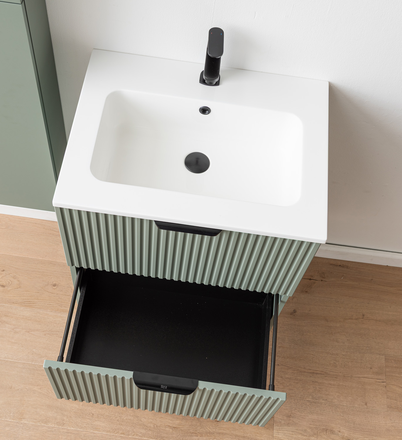 Badkamermeubel Raven saliegroen hangend met wastafel Aveda wit glanzend 60cm