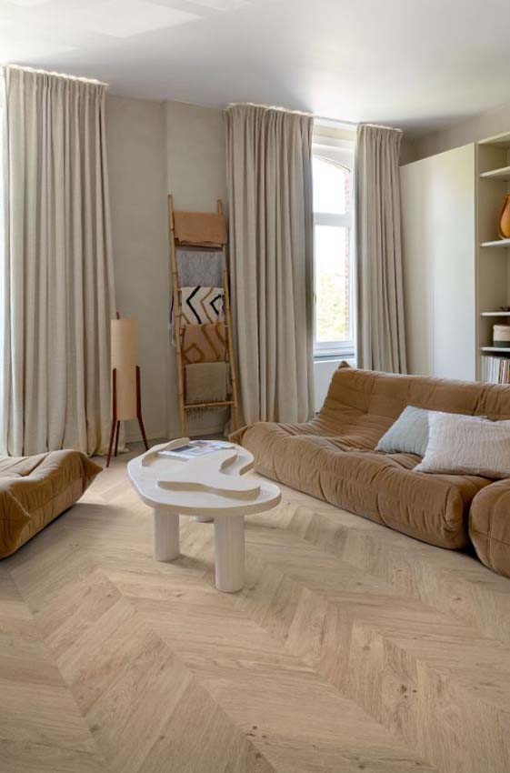 Staal vinyl vloer Floorify Odette Hongaarse punt naturel eik