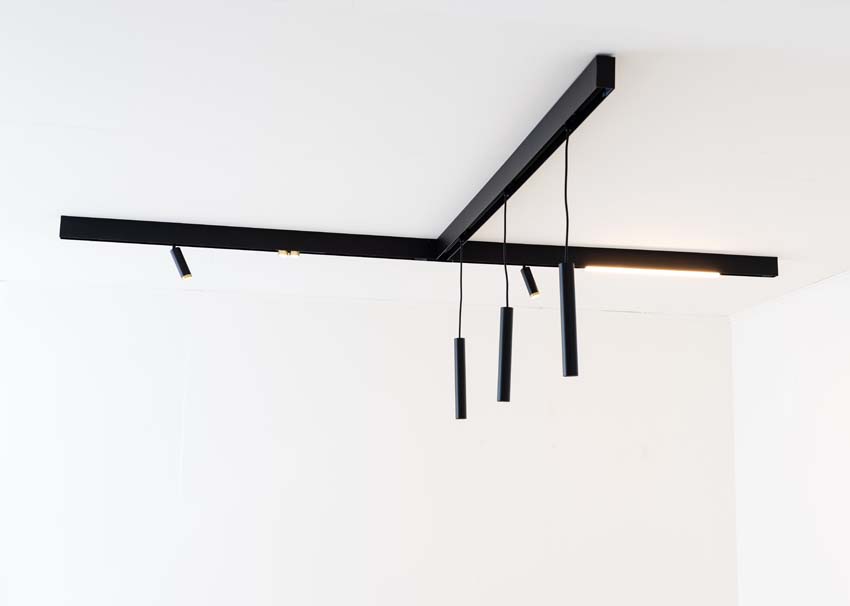 Rail lumineux Béa noir -  1,8m/2x1,2m - 3 lustres / 2 spots / 2 anneaux dorés / 1 module - 6x4W